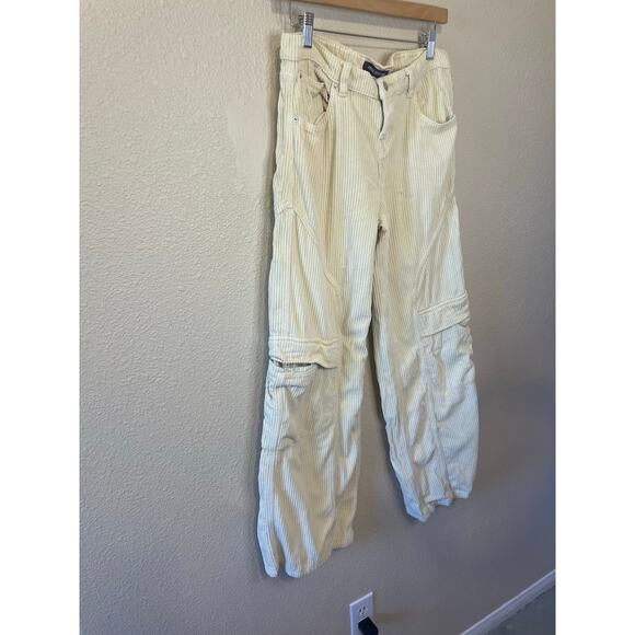 Urban Outfitters Cream Corduroy Y2K Street Style Women’s Cargo Pants Size 26 - Picture 4 of 13